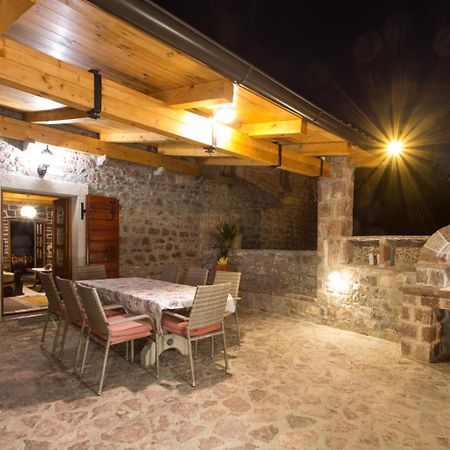 Old Stone House Villas Tivat Eksteriør billede