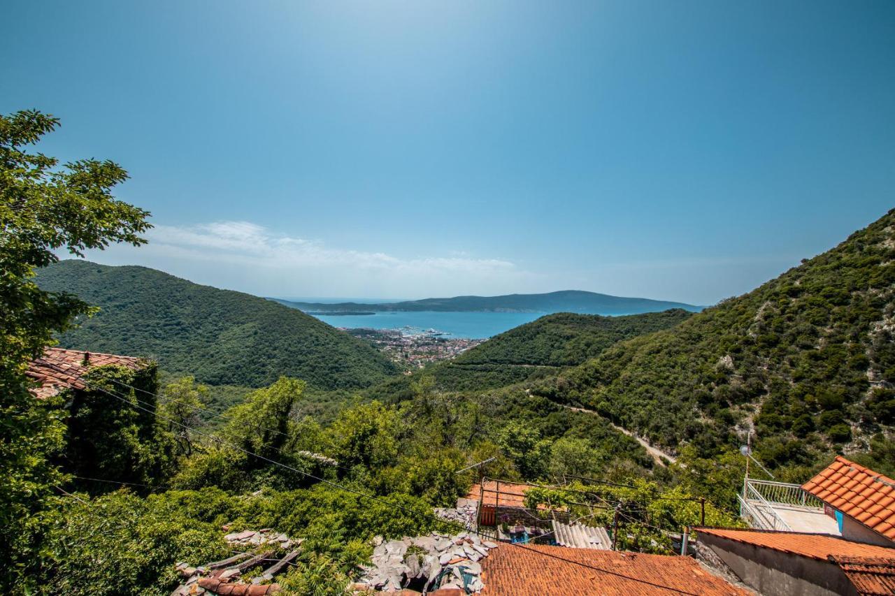 Old Stone House Villas Tivat Eksteriør billede