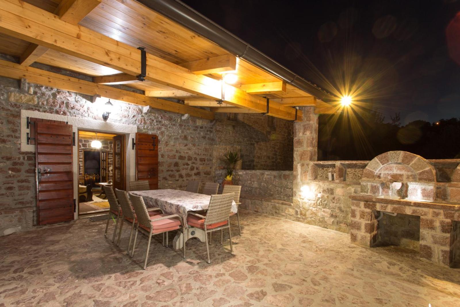 Old Stone House Villas Tivat Eksteriør billede