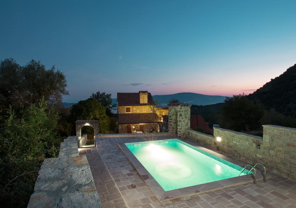 Old Stone House Villas Tivat Eksteriør billede