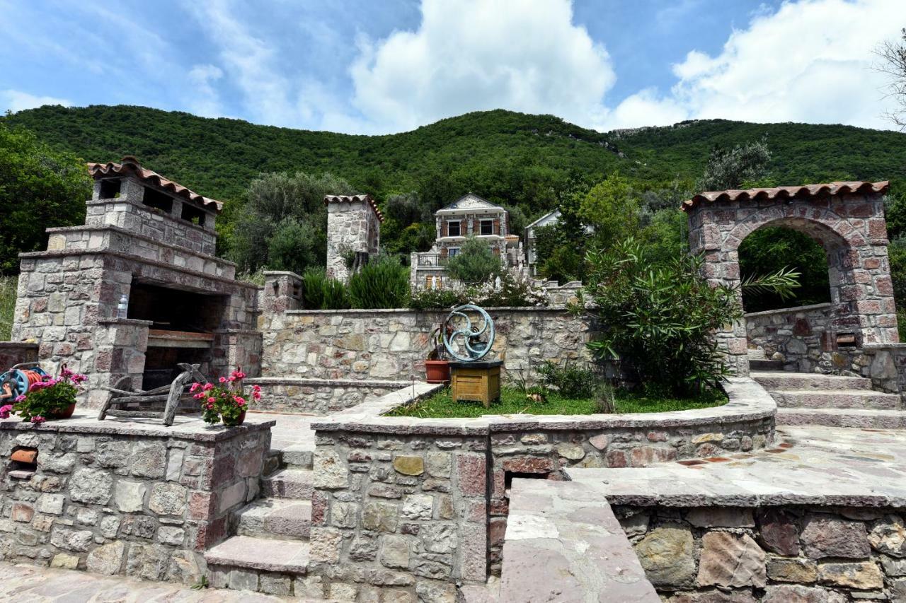 Old Stone House Villas Tivat Eksteriør billede